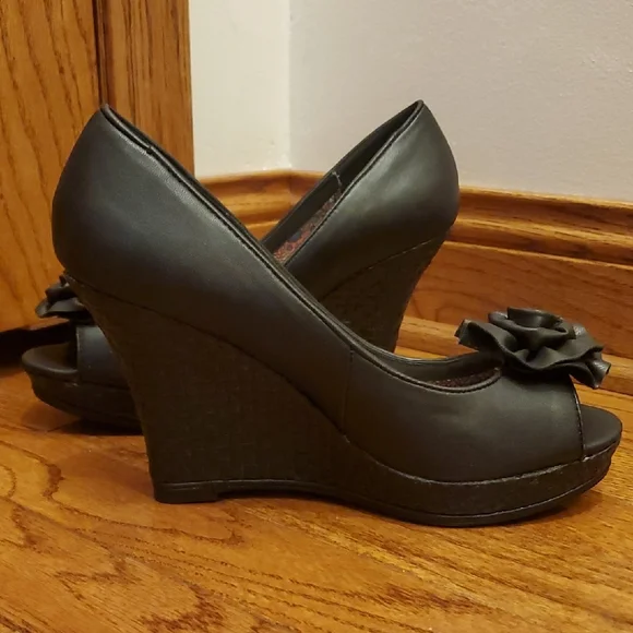 Fergalicious Black Wedge Peep-Toe Shoes - Picture 6 of 15